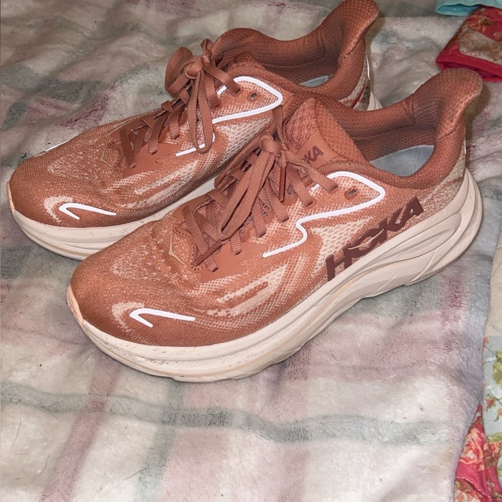 Hoka Women's Clifton 10 Sz 7.5